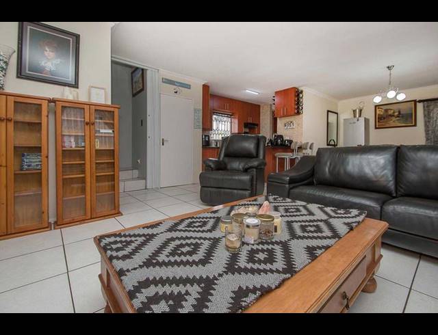 3 BEDROOM TOWNHOUSE FOR SALE IN AMAROSA